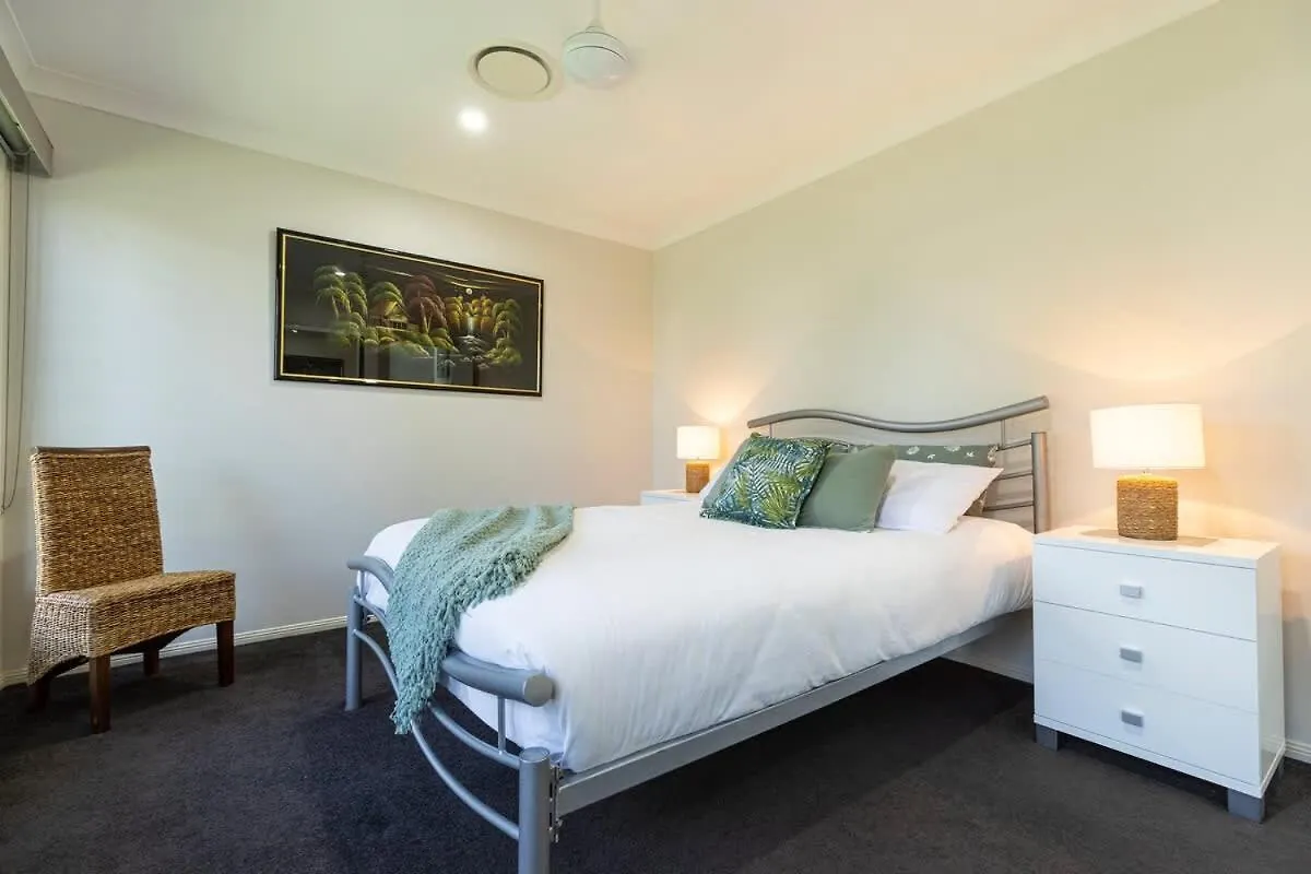Bongaree Bribie Breeze Family Retreat With Pool & Bbqヴィラ 0*,  オーストラリア