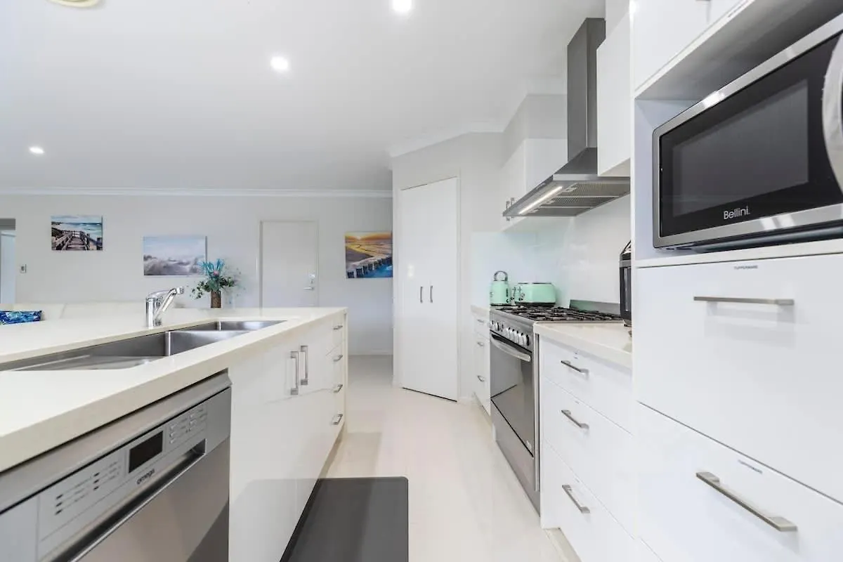 別荘 Bongaree Bribie Breeze Family Retreat With Pool & Bbqヴィラ