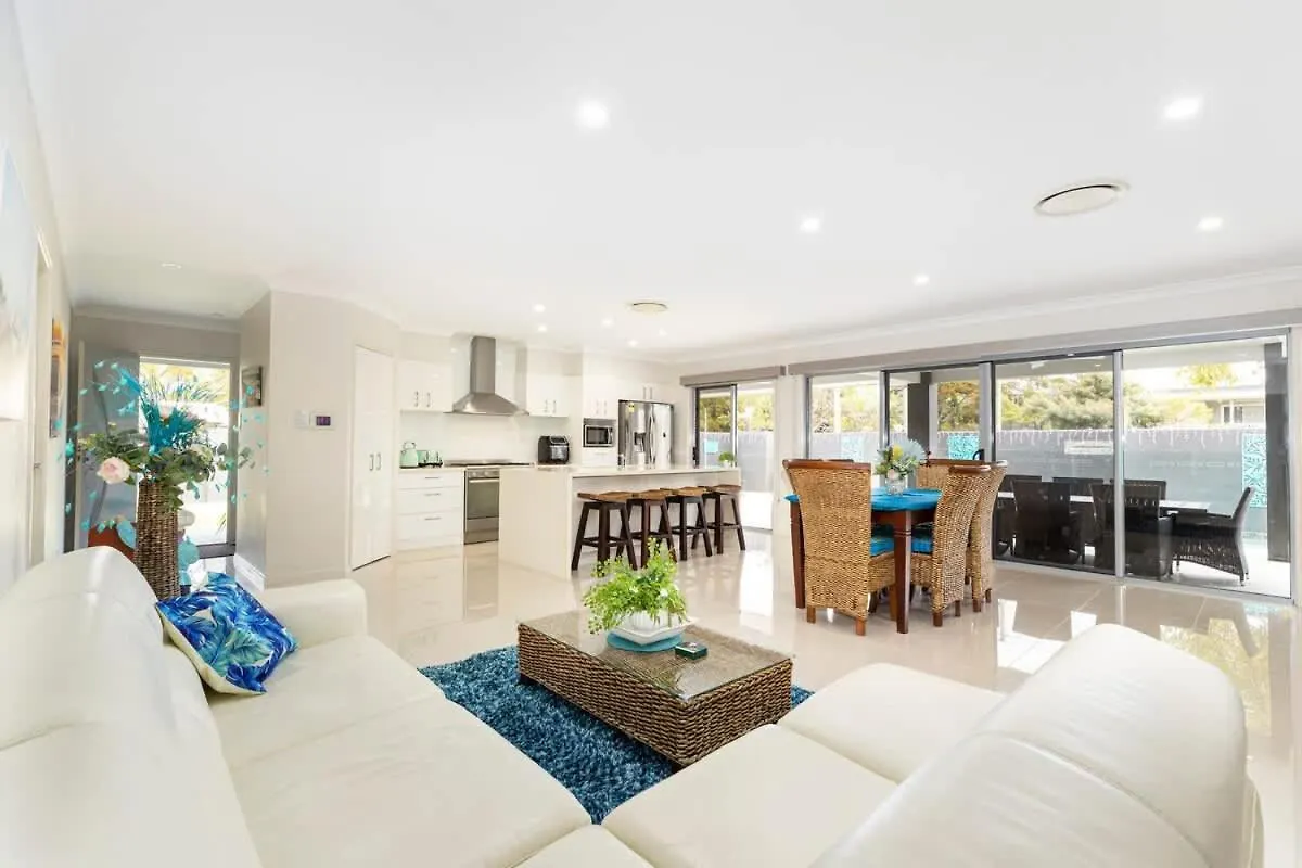 別荘 Bongaree Bribie Breeze Family Retreat With Pool & Bbqヴィラ オーストラリア